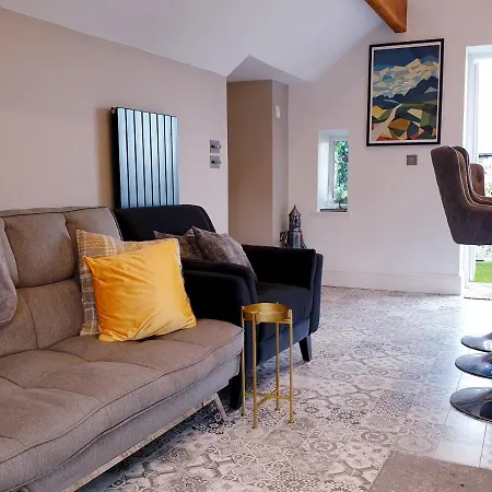 Central Luxury Two Bed Dog Friendly ウィンダミア