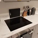 Central Luxury Two Bed Dog Friendly *