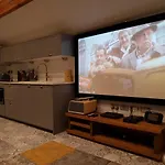 Central Luxury Two Bed Dog Friendly Lejlighed *