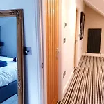 Central Luxury Two Bed Dog Friendly Lejlighed *