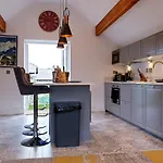 Central Luxury Two Bed Dog Friendly Windermere