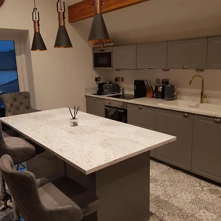 Central Luxury Two Bed Dog Friendly 윈더미어