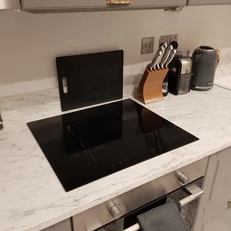 Central Luxury Two Bed Dog Friendly *